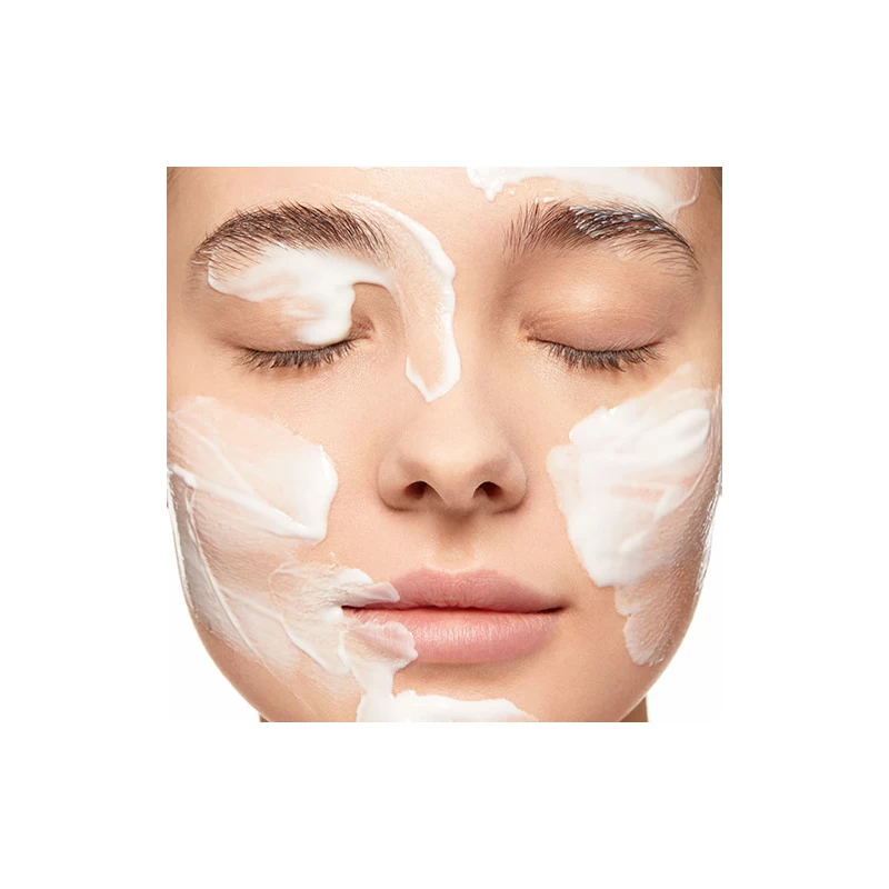 Clarins Lait Démaquillant Velours Aux Extraits De Gentiane Jaune & Mélisse Des Alpes - Peaux Normales Ou Sèches 5 Clarins Lait Démaquillant Velours Aux Extraits De Gentiane Jaune & Mélisse Des Alpes - Peaux Normales Ou Sèches – Image 5